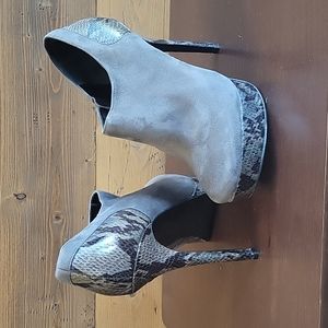 Suede and leather nine west ankle boots, size 8.5M